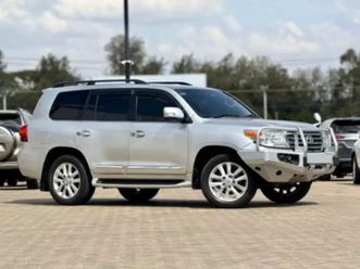 toyota land cruiser v8 - 2014