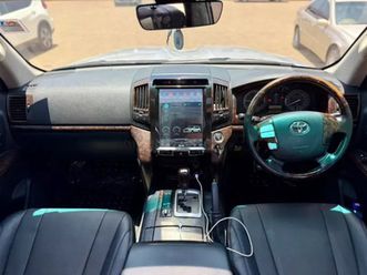 toyota land cruiser v8 - 2012