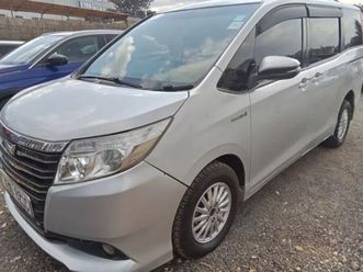 toyota noah hybrid - 2014