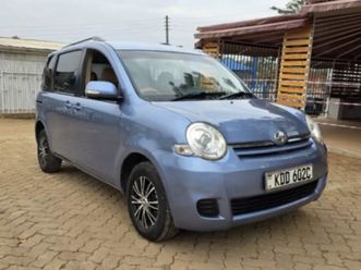 toyota sienta - 2014