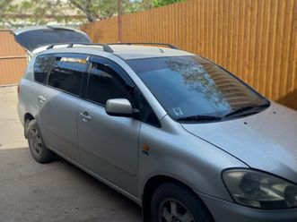 toyota avensis verso 2001
