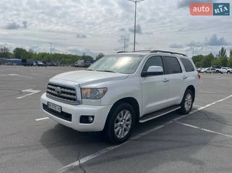 toyota sequoia 2010