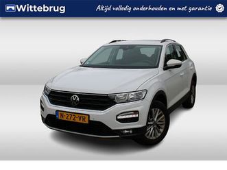 volkswagen t-roc 1.0 tsi 110pk style / navigatie / lm 16 inch / parkeersensoren / app connect / airco