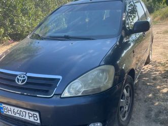 toyota avensis verso 2003