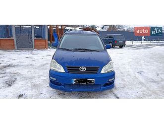 toyota avensis verso 2003