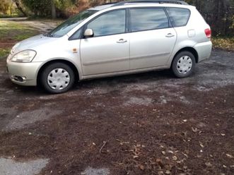 toyota avensis verso 2001
