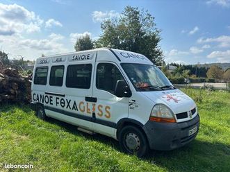 bus renault master 17 places (16 + 1)