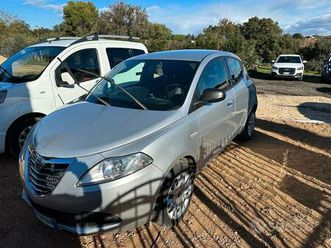lancia ypsilon 1.3 mjt 16v 95 cv 5 porte elefantin
