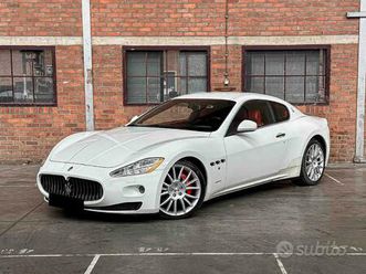 maserati granturismo 4.7 v8 s - interni rossi