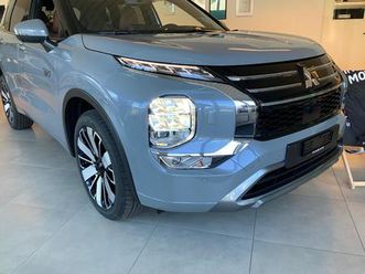 outlander 2.4 phev instyle+ 4x4