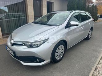 toyota auris touring sports 1.33 live plus s.mentes sz.könyv digit klíma esp led 120e km