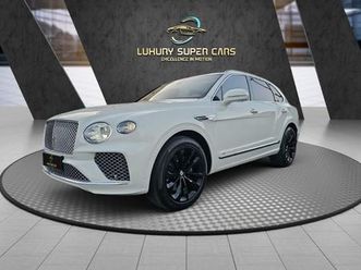 bentley bentayga 4.0 v8 azure 4wd**panorama**, 2022 god.