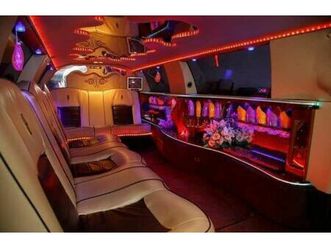 vând limuzina town car aiud