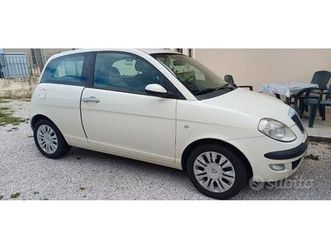 lancia y versione momo