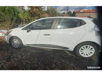 voiture clio commercial