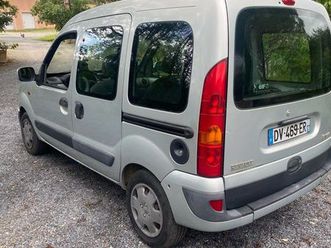 kangoo diesel équipé pour transport de personne en fauteuil roulant