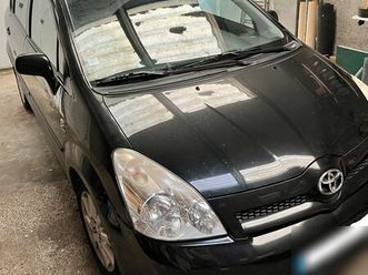 toyoto corrola verso 2004