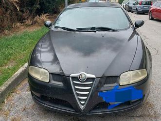 auto alfa romeo gt datata ma funzionante