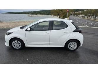 toyota yaris 1,5 hibrid automatik, 2022 god.