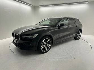 volvo v60 cross country 2.0 b4 plus awd auto del 2023 usata a bergamo
