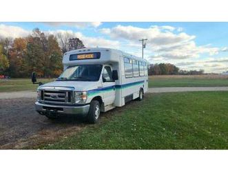 FORD E450 ford-e450-super-duty-shuttle-bus