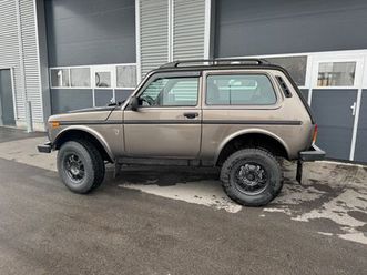 lada niva 4x4 bronto