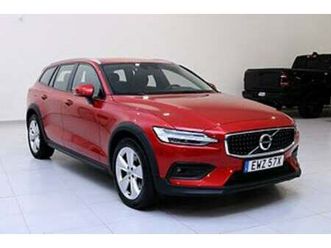 volvo v60 cross country b5 / 250hk / awd / momentum / h/k