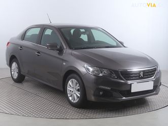 peugeot 301 1.2 puretech serv.kniha, tempomat, park. senzory za 8 000 €