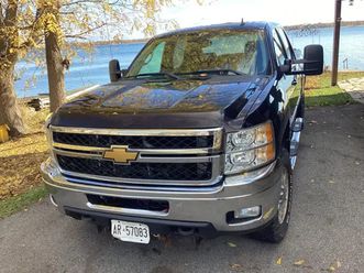 2011 chevrolet 2500hd ltz & 8' boss wing plough $24,000.00