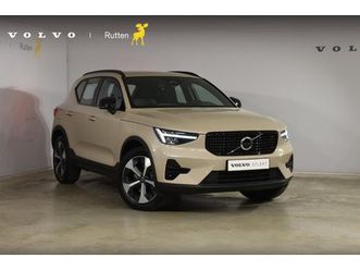 volvo xc40 - b4 211pk automaat plus dark / navigatie / adaptive cruise / harman kardon / stuur- & stoel