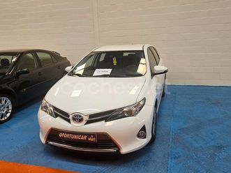 toyota auris hybrid advance