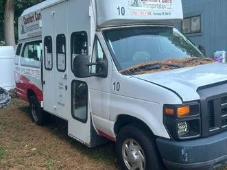 $3.600 ford e-350 extend wheelchair van