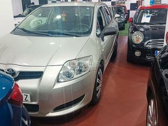 toyota - auris 1.4 d4d auris