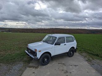 lada niva 4x4 legend lpg led-scheinwerfer top zustad