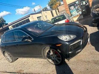 mint porsche cayanne turbo