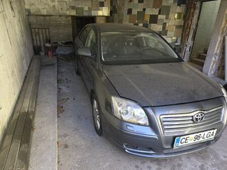 toyota avensis limuzina