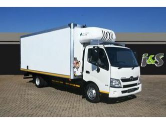 2021 hino 300 915 refrigerated body