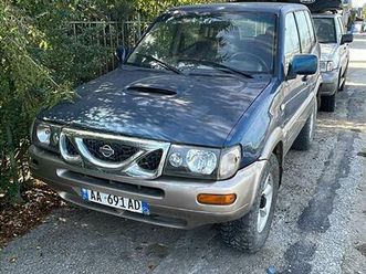 shitet nissan terrano 2.7 nafte manual