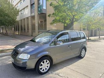 VOLKSWAGEN TOURAN volkswagen-touran-1-6-fsi-tiptronic-highline