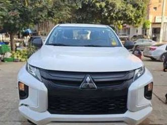 mitsubishi l200 double cabine 5 places blanc - vdn | expat-dakar