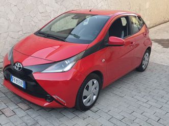 aygo 2ª serie aygo 1.0 vvt-i 69 cv 5 porte x-black tss