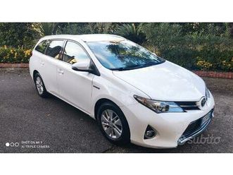 toyota auris sport wagon 1.8 hybrid