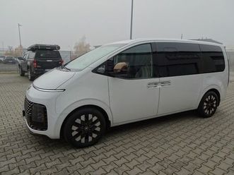 hyundai staria signature 4wd