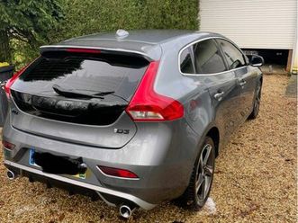 volvo v40 r-design