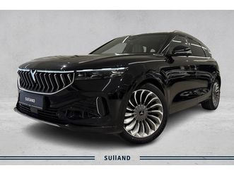 premium 4x4 i luftfjæring i lyst skinn i panoramatak i