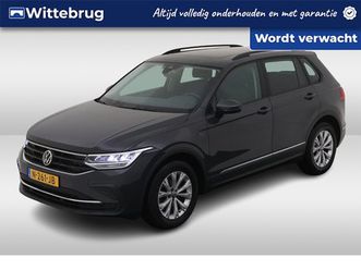 volkswagen tiguan 1.5 tsi 130pk life / panoramadak / lm 17 inch / parkeersensoren / navigatie / wegkl trekhaak