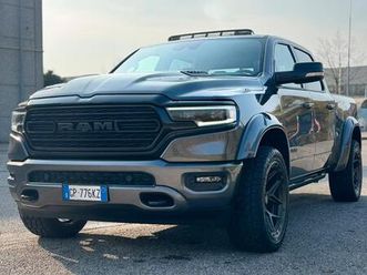 ram 1500 v8 crew cab limited night edition