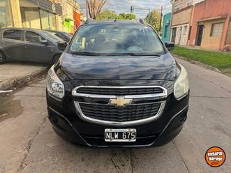 chevrolet spin 1.8 lt 2014. vendo, permuto y financio. el vehiculo se encuentra en perfecto estado funcionando todo, cierre centralizado, levantavidrios aire di