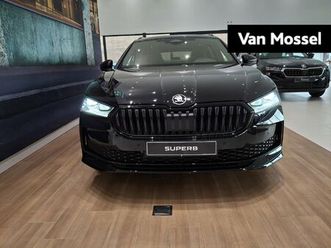 skoda superb 1.5 tsi phev sportline business ebony black | 19 inch. torcular zwart gepolijst velgen | panoramadak, elektrisch bedienbaar | trekhaak wegklapbaar,