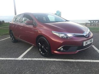 2017 toyota auris 1.8 hybrid design tss 5dr cvt hatchback petrol/electric hybrid automatic
